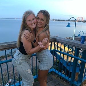 Meet your Posher, Lauren